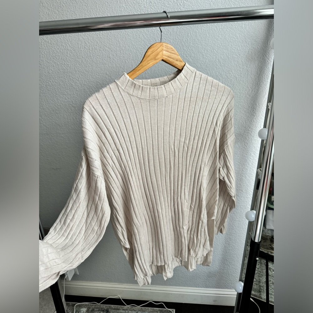 H&M beige cotton blend sweater 💛